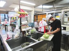 施設内で調理をしております