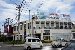 ショッピングモールへは約500mです。