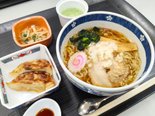 お隣の名物を堪能!刻み玉ねぎが踊る『八王子ラーメン』がやってきた🍜