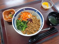 🌸 旬を味わう!菜の花たっぷりの「春野菜ビビンバ」ランチ 🥗✨