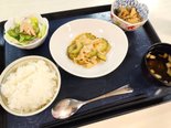 🐷【夏を乗り切る】特製タレが絡む!豚肉とゴーヤの味噌炒めランチ✨