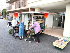🛒お買い物も笑顔に♪ 移動スーパー「とくし丸」がやってきました!✨