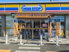 徒歩1分(50m)コンビニあります!