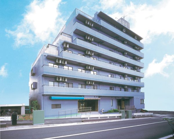 【ニチイホーム立川柴崎】 【外観】 JRや多摩都市モノレールを利用出来、都市機能が整い便利です。立川駅周辺の、賑わいからも近く、ホーム周辺は公園や学校があり落ち着いて生活して頂けます。こころも身体も生き生きと暮らして頂ける様、スタッフ一同心をこめて日々の暮らしをサポートいたします。