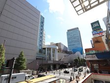 上大岡駅前(現地より約1,200m)