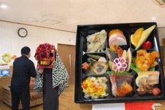 R8.元旦。笑顔で迎える新年。お祝い膳と獅子舞のあるお正月。