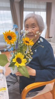 【毎月恒例】フラワーアレンジメント🌸