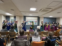 フラダンスとウクレレで心あたたまるひと時を【和気ハウス大宮】