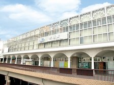 徒歩約3分でJR最寄り駅があり、大阪中心部まで乗換え不要です