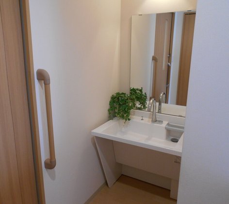 アルファリビング松山よつば循環器科クリニック前