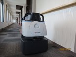 お掃除ロボットを試験的に導入しています。