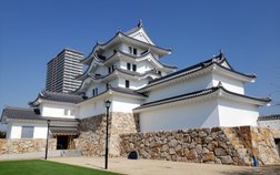 復元された尼崎のシンボル「尼崎城」