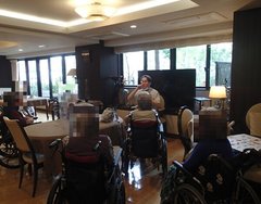 理学療法士によるリハビリテーションを行いました