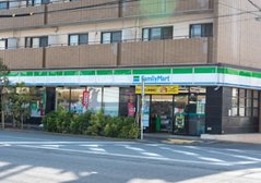 ファミリーマート新代田駅前店