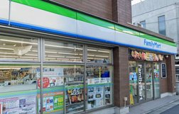 ファミリーマート 駒沢大学駅前店