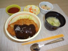 郷土料理 デミカツ丼(岡山県)