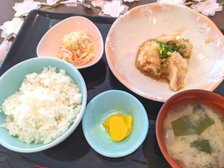 3~5皿の定食スタイルでお出ししています。