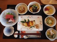 和食から中華まで様々なメニューのご提供