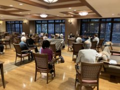 週1回 1時間 建物内で参加自由な健康の「イス体操」を行っています!