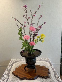 入居者様に「花」を生けてもらいました!