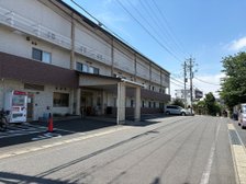 ホーム前の道路!