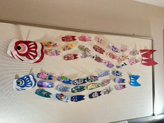 空におどるや鯉のぼり🐟