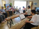 お琴の調べに笑顔満開!
