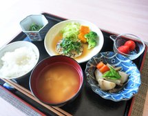 自社職員による手作りの食事です
