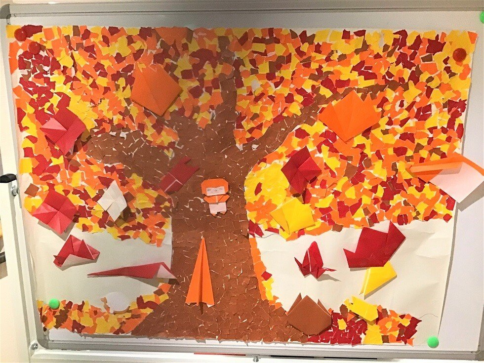 ちぎり絵　秋たけなわ　紅葉の湖畔　額入り　570×480mm ちぎり絵完成!｜はなことば新横浜2号館(横浜市港北区)｜LIFULL 介護