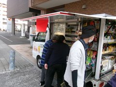 出張販売「とくし丸」