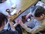 指先から広がる笑顔