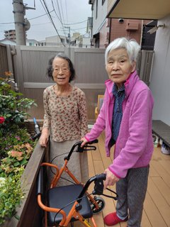 テラスで楽しむ初夏の日光浴