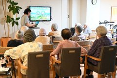 人気のナイトアクティビティ!夜のコーラス!