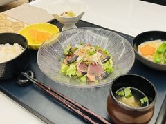 旬を味わう贅沢。焼津港・初鰹ランチ