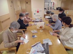 皆さんでゴミ箱作り