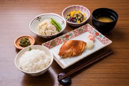 サイドメニューあわせて全17種類の食事