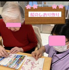 桜のしおり作り🌺