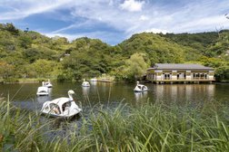 森と湖のリゾート「ロマンの森共和国」隣接