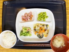 (一口刻み食)温かな食事を提供しています