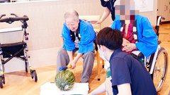 今年もスイカ割りを開催!