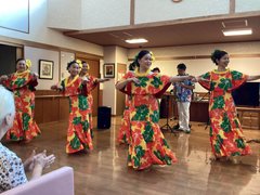 フラダンスの訪問行事