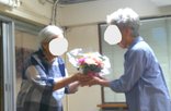 新しい入居の方をみんなでお迎え。