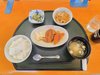 本日の夕食は「フライ2種盛り」です♪