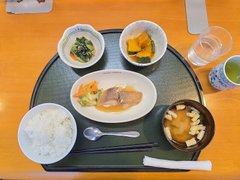 本日の夕食は「白身魚のムニエル」です♪