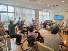 本日のレクリエーションは「体操」です♪