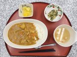 本日のお昼御飯は「ポークカレー」です♪