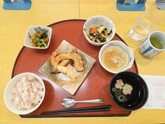 本日のお昼御飯は「花まつり特別メニュー」です♪