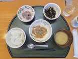 本日の夕食は「たらのきのこソース」です♪