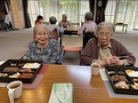 施設にいながら名店の味!テイクアウトランチ会で笑顔あふれるひととき♪