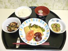 昼食と夕食は肉か魚の選択食
